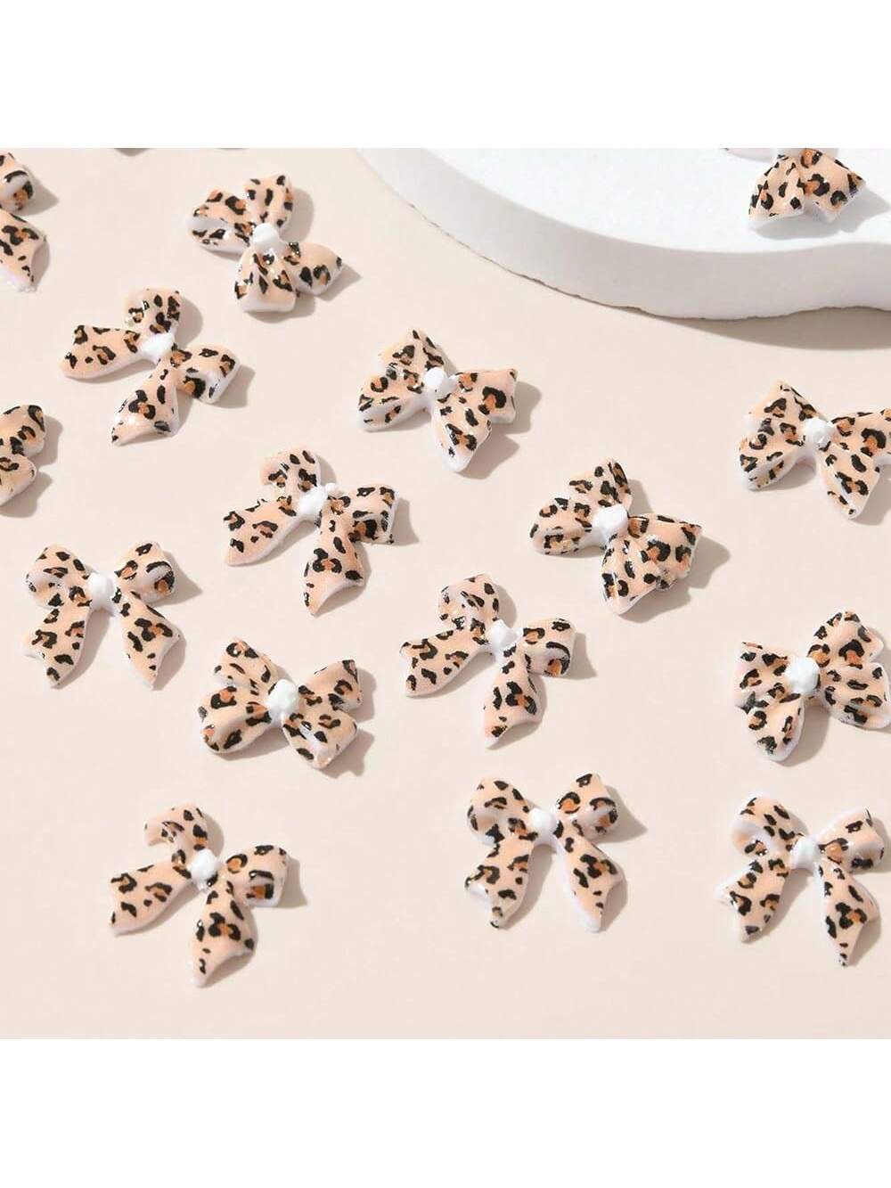Leopard Print Bow Nail Charms Set - thumbnail 3